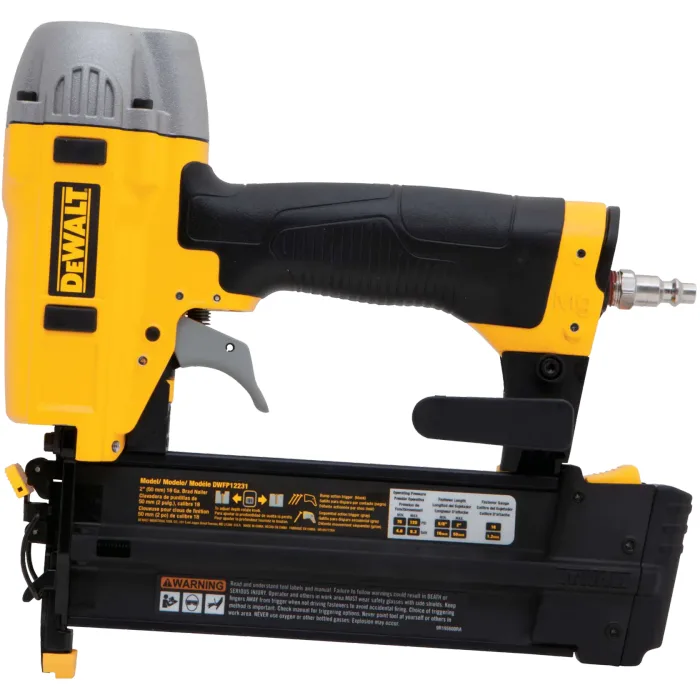 DWFP12231 18 Gauge Pneumatic Brad Nailer Kit