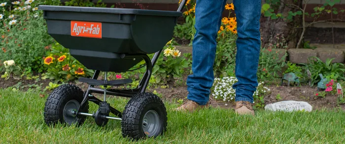 Agri-Fab 85 lb. Push Spreader Deluxe (45-0531)